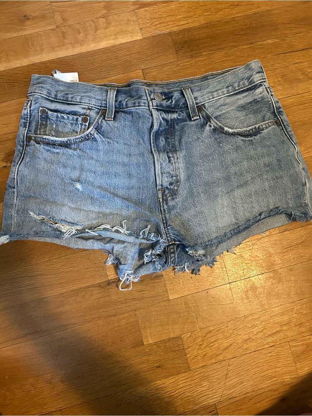 Women’s Levi’s cut-off Casual Light Blue Distressed Denim Shorts